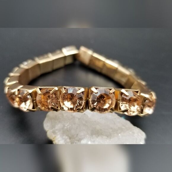 Chambray mist crystal stretch bracelet. B534 - Picture 1 of 2